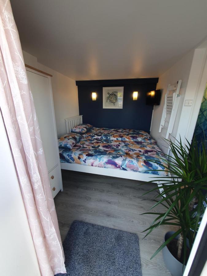 Lovely Private Studio Room With Own Kitchen And Bathroom. Set In The Popular Area Of Shiphay In Torquay And Only A Short Walk From Torbay Hospital 外观 照片