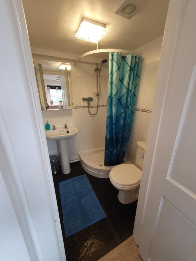 Lovely Private Studio Room With Own Kitchen And Bathroom. Set In The Popular Area Of Shiphay In Torquay And Only A Short Walk From Torbay Hospital 外观 照片