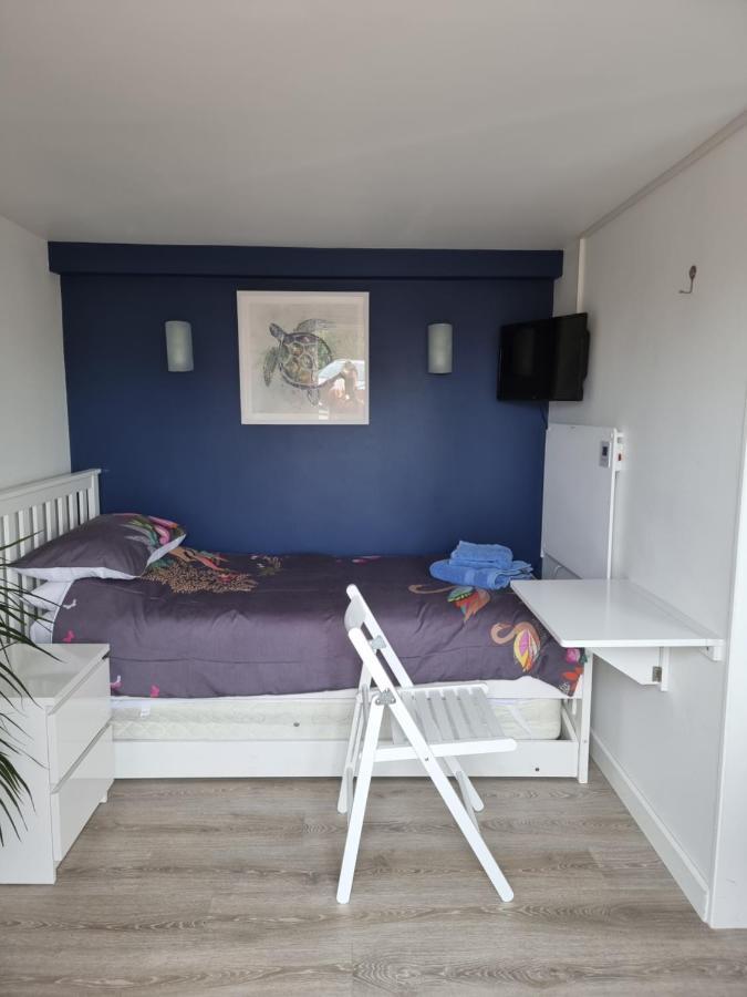 Lovely Private Studio Room With Own Kitchen And Bathroom. Set In The Popular Area Of Shiphay In Torquay And Only A Short Walk From Torbay Hospital 外观 照片