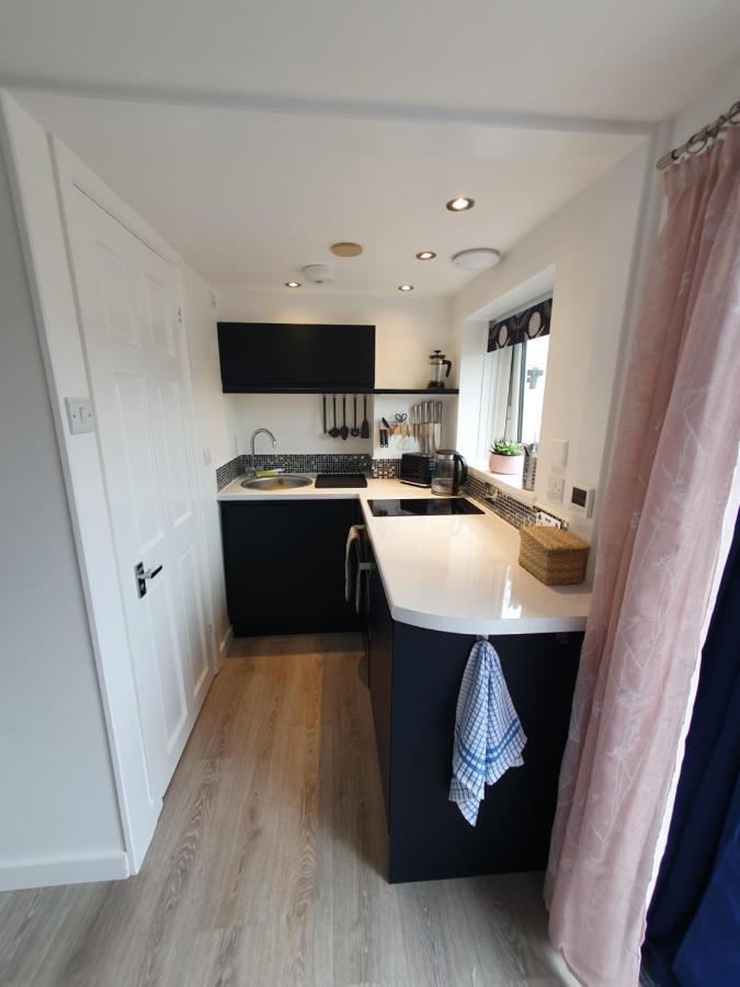 Lovely Private Studio Room With Own Kitchen And Bathroom. Set In The Popular Area Of Shiphay In Torquay And Only A Short Walk From Torbay Hospital 外观 照片