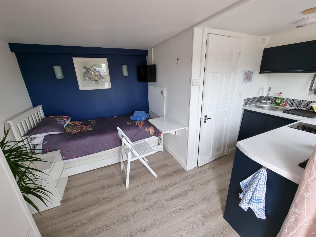 Lovely Private Studio Room With Own Kitchen And Bathroom. Set In The Popular Area Of Shiphay In Torquay And Only A Short Walk From Torbay Hospital 外观 照片