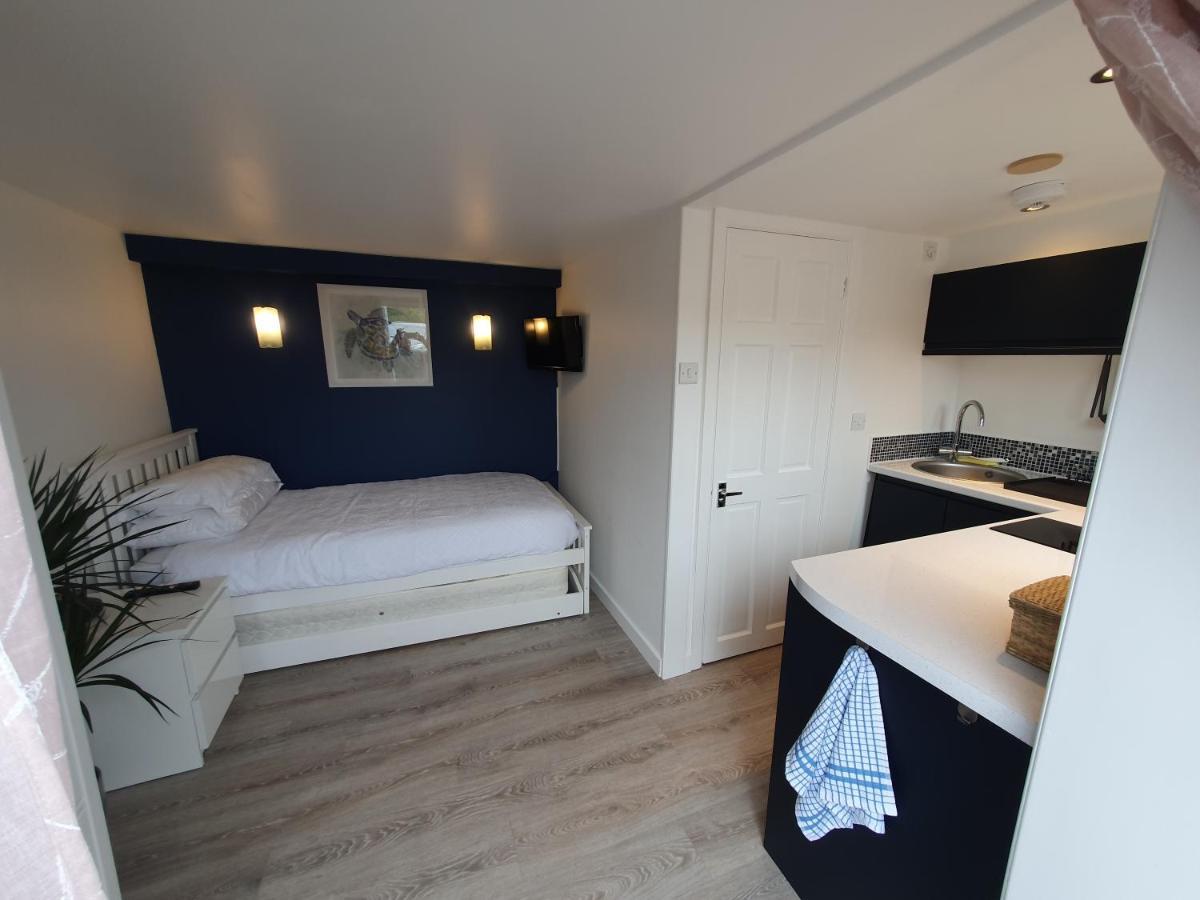 Lovely Private Studio Room With Own Kitchen And Bathroom. Set In The Popular Area Of Shiphay In Torquay And Only A Short Walk From Torbay Hospital 外观 照片
