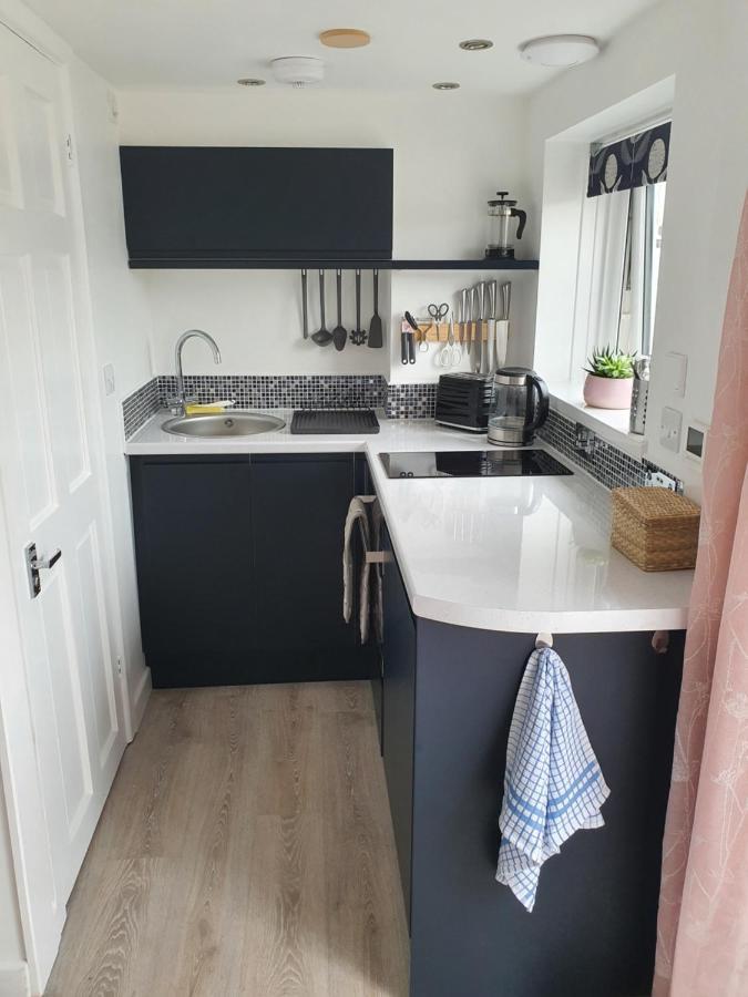 Lovely Private Studio Room With Own Kitchen And Bathroom. Set In The Popular Area Of Shiphay In Torquay And Only A Short Walk From Torbay Hospital 外观 照片